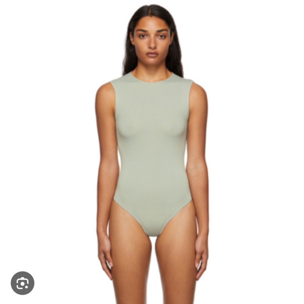 EUC Skims Essential Bodysuit - Agave L / XL